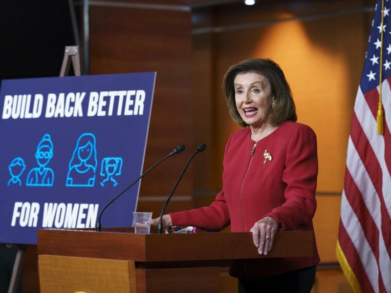 Nancy Pelosi, Vorsitzende des US-Abgeordnetenhauses, spricht bei einer Pressekonferenz im Kapitol über die innenpolitische Agenda von US-Präsident Biden. Foto: J. Scott Applewhite/AP/dpa