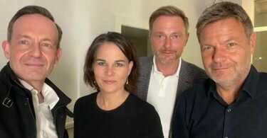 Instagram-Selfie für die Sondierung (l-r): Volker Wissing, FDP-Generalsekretär, Annalena Baerbock, Bundesvorsitzende von Bündnis 90/Die Grünen, Christian Lindner, FDP-Vorsitzender und Robert Habeck, Co-Bundesvorsitzender von Bündnis 90/Die Grünen. Foto: Volker Wissing/FDP/instagram/dpa