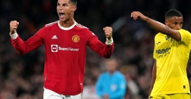Cristiano Ronaldo (l) führte Manchester United zum Sieg gegen den FC Villarreal. Foto: Martin Rickett/PA Wire/dpa