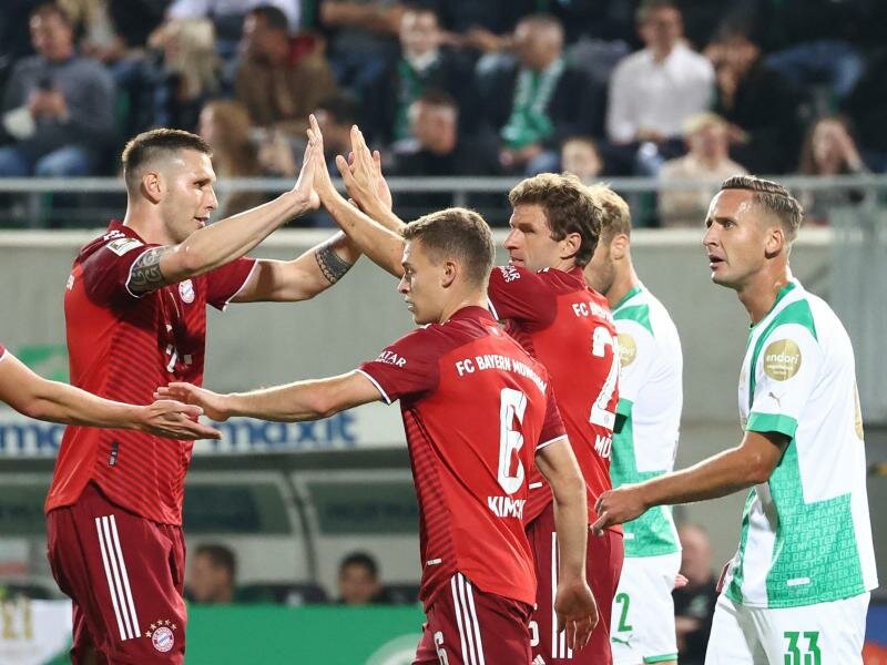 Fühlt sich beim FC Bayern wieder wohl: Niklas Süle (r). Foto: Daniel Karmann/dpa