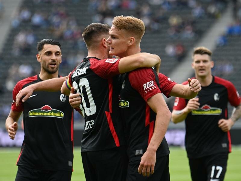 Der SC&nbsp;Freiburg bleibt in der Bundesliga weiterhin ungeschlagen und gewinnt auch bei Hertha BSC&nbsp;in Berlin. Foto: Soeren Stache/dpa-Zentralbild/dpa