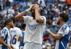 Real-Stürmer Karim Benzema ärgert sich nach einer verpassten Chance. Foto: Joan Monfort/AP/dpa