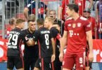Die Bayern um Weltfußballer Robert Lewandowski (r) verloren überraschend gegen Eintracht Frankfurt. Foto: Matthias Balk/dpa
