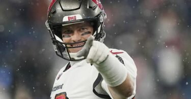 Hat beim Spiel gegen die Patriots einen weiteren Rekord aufgestellt: Quarterback Tom Brady von Tampa Bay. Foto: Steven Senne/AP/dpa