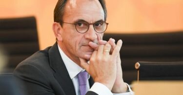 «Haben die Kompetenz und den festen Willen, für mehr Steuergerechtigkeit zu sorgen»: Hessens Finanzminister Michael Boddenberg hat angeboten, die «Pandora Papers» zentral auszuwerten. Foto: Arne Dedert/dpa