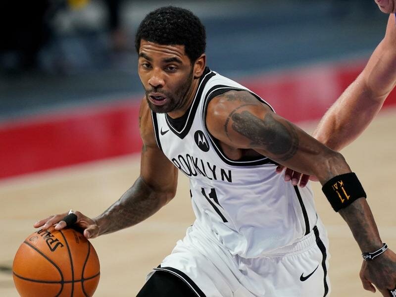 Offiziell ist der Impfstatus des in Australien geborenen Ausnahmespielers nicht bekannt: Kyrie Irving von Brooklyn Nets. Foto: Carlos Osorio/AP/dpa