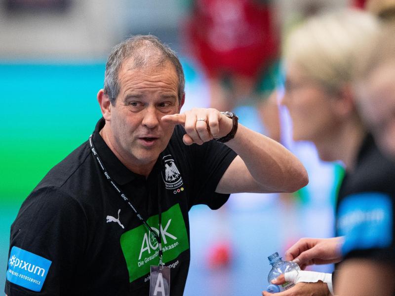 Henk Groener, Bundestrainer der deutschen Handball-Nationalspielerinnen. Foto: Guido Kirchner/dpa