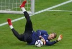 DFB-Torwart Manuel Neuer soll Probleme mit den Adduktoren haben. Foto: Marcus Brandt/dpa