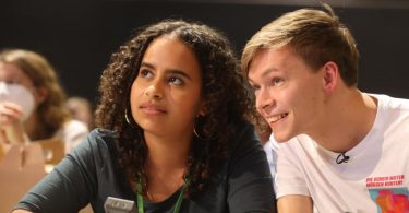 Sarah-Lee Heinrich und Timon Dzienus sind die neu gewählte Spitze der Grünen Jugend. Foto: Bodo Schackow/dpa-Zentralbild/dpa