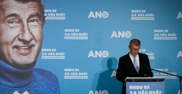 Obwohl Andrej Babis eine Wahlniederlage zugab, könnte er den Regierungsauftrag erhalten. Foto: Petr David Josek/AP/dpa