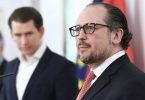 Der bisherige Außenminister Schallenberg (rechts) vertritt in Fragen der Migration einen genauso harten Kurs wie Kurz. Foto: Robert Jaeger/APA/dpa