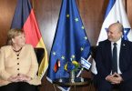 Am Sonntagmorgen traf Merkel Israels Ministerpräsident Naftali Bennett. Anschließend kam sie auch mit dem israelischen Kabinett zusammen. Foto: Amos Ben-Gershom/GPO/dpa