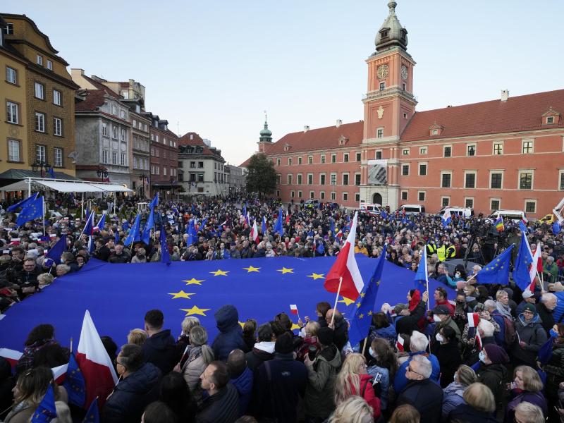 Eine Pro-EU-Demonstration in Warschau. Foto: Czarek Sokolowski/AP/dpa