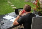 Laut einer Studie verbringen die Deutschen zu viel Zeit im Sitzen. Foto: Silas Stein/dpa/Archivbild