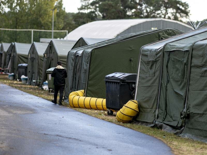 In Brandenburg und Sachsen füllen sich die Aufnahmeeinrichtungen mit Menschen, die über Belarus nach Deutschland kommen. Foto: Fabian Sommer/dpa