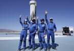 Die Passagiere der «New-Shepard»-Rakete von Blue Origin:&nbsp;Audrey Powers (l-r), William Shatner, Chris Boshuizen und Glen de Vries. Foto: Lm Otero/AP/dpa
