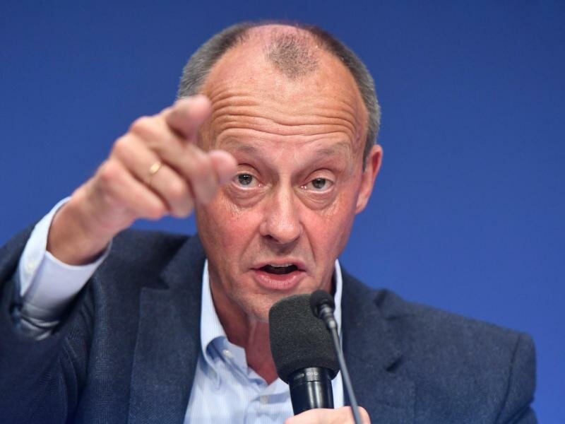 Friedrich Merz, früherer CDU/CSU-Fraktionsvorsitzender im Bundestag, hält eine Rede zum Auftakt des Deutschlandtages der Jungen Union.. Foto: Bernd Thissen/dpa