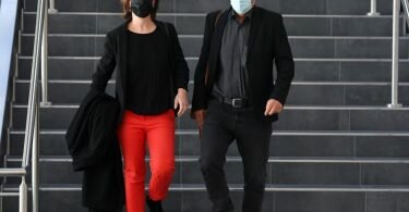 Annalena Baerbock, Grünen-Kanzlerkandidatin und Bundesvorsitzende, und Robert Habeck, Bundesvorsitzender der Grünen, in Berlin. An diesem Sonntag wollen sich die Grünen auf einem kleinen Parteitag mit der Aufnahme von Koalitionsverhandlungen befassen. Foto: Christophe Gateau/dpa