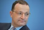Jens Spahn (CDU), Bundesminister für Gesundheit, nimmt an einer Pressekonferenz teil. (Archivbild). Foto: Michael Kappeler/dpa