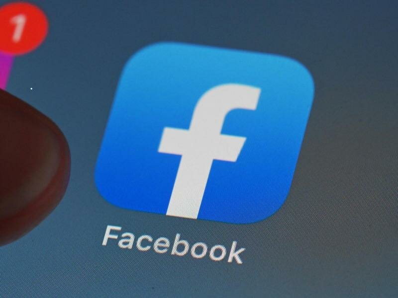 Bislang steht das blaue Facebook-Logo für den gesamten Konzern - künftig könnte es nur noch ein Produkt von vielen markieren. Foto: Uli Deck/dpa