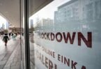«Lockdown» steht im Schaufenster eines geschlossenen Kaufhauses: Die «epidemische Lage» war erstmals im März 2020 vom Bundestag festgestellt worden. Foto: Frank Rumpenhorst/dpa