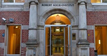 Beurteilt die aktuelle Covid-19-Lage in Deutschland: Das Robert Koch-Institut. Foto: Tobias Kleinschmit/dpa