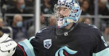 Philipp Grubauer konnte Seattles fünfte Niederlage im sechsten Spiel trotz seiner 22 Paraden nicht verhindern. Foto: Ted S. Warren/AP/dpa