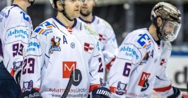 Auch die Iserlohn Roosters müssen in der DEL in Quarantäne. Foto: Andreas Gora/dpa