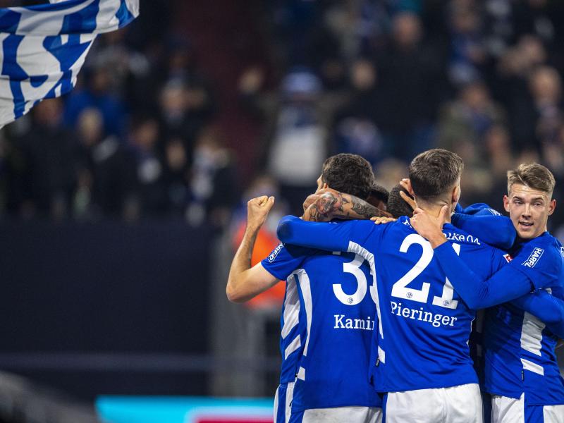 Der FC Schalke 04 trifft im DFB-Pokal auf 1860 München. Foto: David Inderlied/dpa