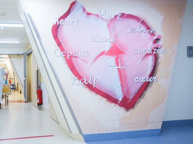 Es drohen Lebensgefahr und Langzeitfolgen: Ein Herzinfarkt ist immer ein Notfall. Foto: Christian Charisius/dpa/dpa-tmn