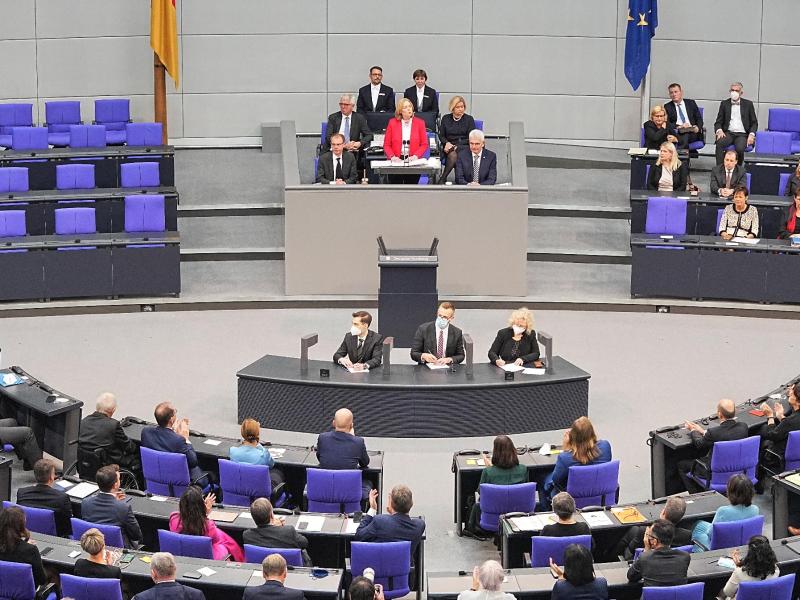 Bärbel Bas während ihrer Rede nach ihrer Wahl zur Bundestagspräsidentin. Foto: Michael Kappeler/dpa