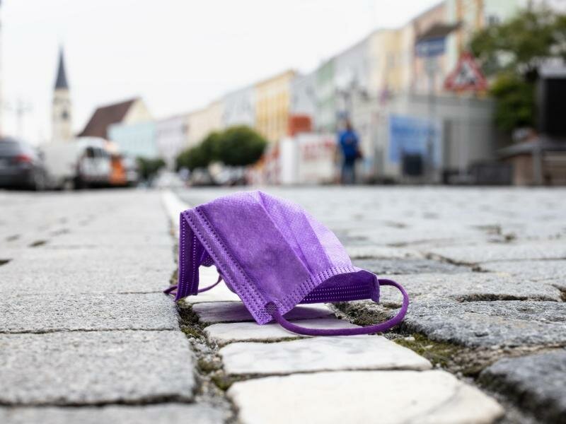 In der Debatte um die künftige Rechtsgrundlage für Corona-Maßnahmen wie Masken- und Kontaktregeln bis in den Winter wollen SPD, Grüne und FDP gemeinsame Vorschläge vorlegen. Foto: Matthias Balk/dpa