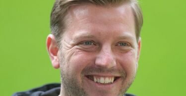 Ist voller&nbsp;Tatendrang beim VfL Wolfsburg gestartet: Trainer Florian Kohfeldt. Foto: Friedemann Vogel/EPA-Pool/dpa