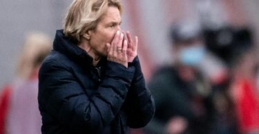 Sieht einen großen Favoritenkreis für die Frauenfußball-EM 2022: Bundestrainerin Martina Voss-Tecklenburg. Foto: Fabian Strauch/dpa