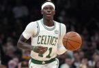 Musste mit den Boston Celtics eine Niederlage hinnehmen: Deutschlands Basketball-Star Dennis Schröder. Foto: Charles Krupa/AP/dpa