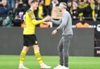 Extralob vom Coach: BVB-Trainer Marco Rose beglückwünscht Steffen Tigges. Foto: Bernd Thissen/dpa