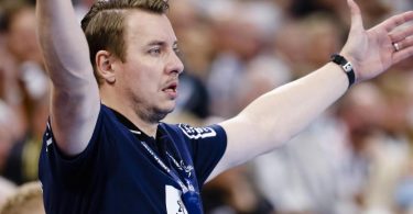 Kiels Trainer Filip Jicha konnte die Niederlage seines Teams nicht verhindern. Foto: Frank Molter/dpa