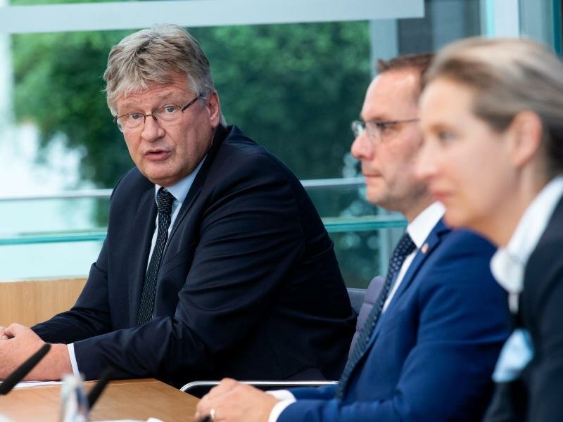 Jörg Meuthen (r) neben Tino Chrupalla und Alice Weidel. Foto: Bernd von Jutrczenka/dpa