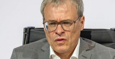 Führt zusammen mit Rainer Koch interimsmäßig den DFB: Peter Peters. Foto: Andreas Gora/dpa