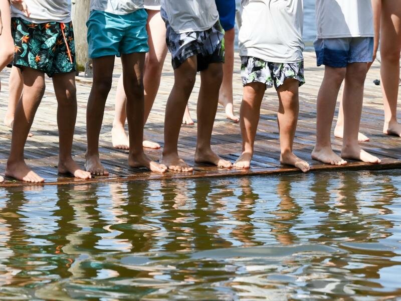 Ist das noch «normal»? Wie ausgeprägt Fehlstellungen sind, können selbst Fachleute in der Regel nicht ausschließlich mit dem bloßen Auge feststellen. Foto: Jens Kalaene/dpa-Zentralbild/dpa-tmn