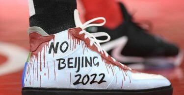 Botschaft an China: Die Schuhe von NBA-Star Enes Kanter von den Boston Celtics. Foto: Nick Wass/FR67404 AP/dpa