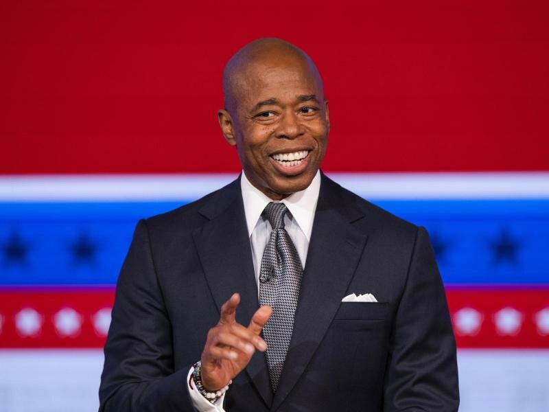 Eric Adams, der demokratische Bürgermeisterkandidat von New York City, spricht während einer Debatte mit dem republikanischen Kandidaten für das Amt des Bürgermeisters von New York City. Foto: Eduardo Munoz/Pool Reuters via AP/dpa