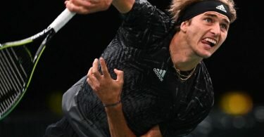 Alexander Zverev hat sich beim Turnier in Paris ins Viertelfinale gespielt. Foto: Christophe Archambault/AFP/dpa