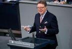 Michael Grosse-Brömer (CDU) spricht zu Beginn der Plenarsitzung im Deutschen Bundestag. Foto: Bernd von Jutrczenka/dpa