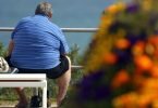 Immer mehr Menschen in Deutschland sind einer Studie zufolge fettleibig. Besonders hoch ist der Anteil bei den über 80-Jährigen. Foto: Jens Büttner/dpa-Zentralbild/dpa/Illustration