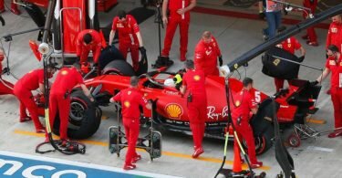 Nicht nur für die Formel-1-Piloten stellt ihr Job eine ständige Belastung dar. Foto: Yuri Kochetkov/Pool EPA/AP/dpa