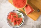 Wassermelonen sind vor allem an heißen Sommertagen ein beliebter Snack. Foto: Christin Klose/dpa-tmn