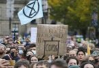Klimaaktivisten bei einer Demo im schottischen Glasgow. Foto: Jon Super/AP/dpa