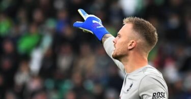 Freiburgs Torwart Mark Flekken spielt bisher eine starke Saison. Foto: Swen Pförtner/dpa