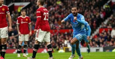 Bernardo Silva (r) traf im Manchester-Derby zum 2:0 für City. Foto: Martin Rickett/PA Wire/dpa